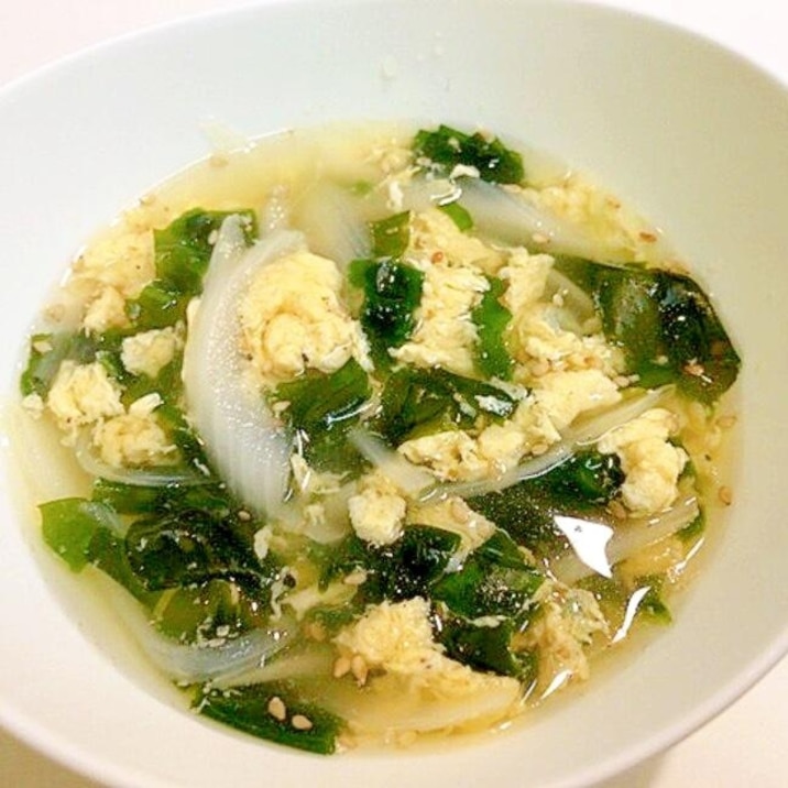 簡単すぐできる!玉ねぎとワカメの☆コンソメ卵スープ